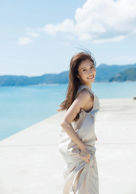 史上最も自然体でありのままな佐野ひなこ「撮影していくなかで徐々に"ありのまま"がテーマだと気づきました」