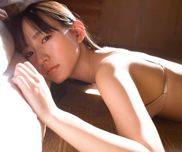 デジタル写真集『野に咲く美少女』(撮影/佐藤裕之)より