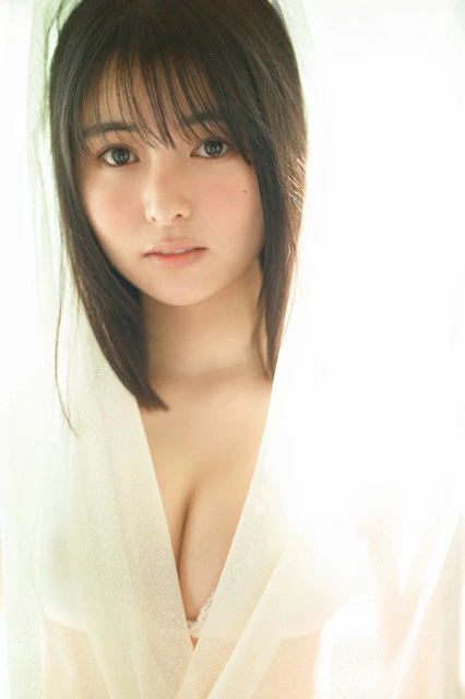 頓知気さきなファースト写真集『ときめきヒロイン』(撮影/細居幸次郎)より