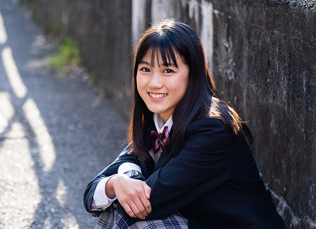 「今、最も学生服を着こなすＮｏ．１ティーン」に選ばれた初々しい１４歳・山本梨愛「いつでも、できるだけ笑顔で過ごそうって思っています」