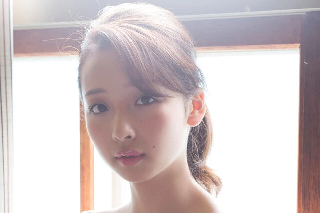 華村あすかさんと女子トーク「私、実は"おふざけキャラ"なんです」【グラビア美女画報】