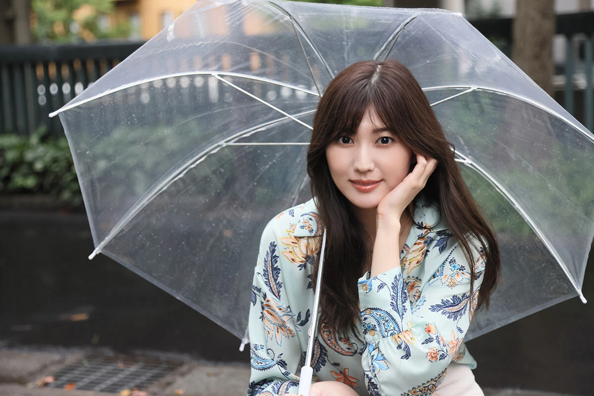 股下８５センチの美脚モデル・岩﨑名美が語る初グラビアの記憶「『１６歳の奇跡。』というタイトルはちょっと恥ずかしかったです（笑）」【初グラビア物語】