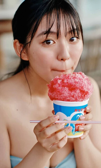 「一冊丸ごと昭和レトロな夏グラビア号」の本誌未公開カットをまとめたデジタル写真集『君がいた夏。』（撮影／熊谷貫）より