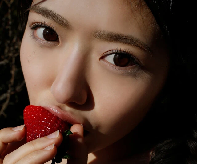 デジタル写真集『やみくもシンデレラ』（撮影／小塚毅之）より