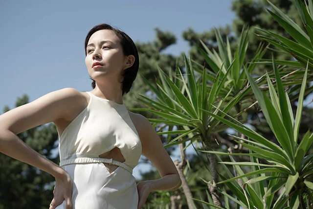 その本質はまさに"アスリート"。写真集発売直前記念ロングインタビュー。比嘉愛未「守りに入っている自分を壊したい。そういうジレンマがありました」