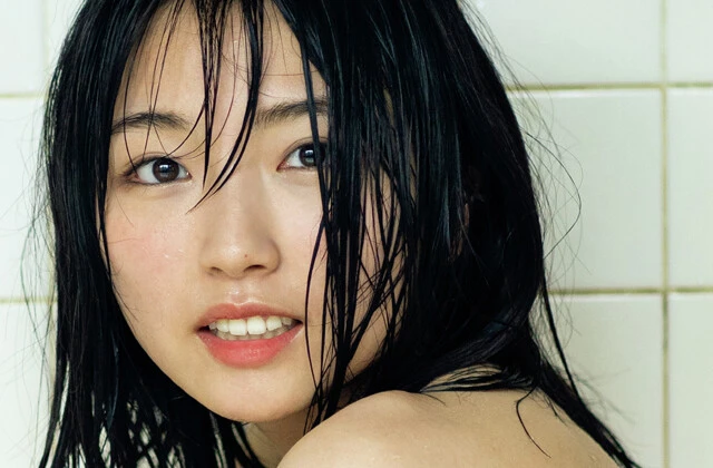 つじかりん、作品撮りの写真がまさかのグラビア掲載「楽しくなって脱いじゃいました(笑)」