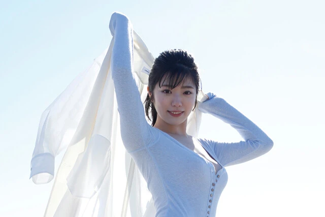 グラビア界注目の脱サラ女子大生グラドル・山田かなは、常識にとらわれず、人生を突っ走る"やみくもシンデレラ"【グラビア美女画報】