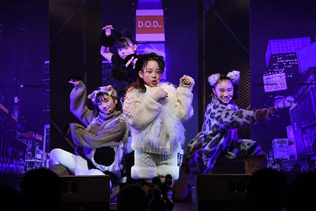 ミモザーヌの公演はオリジナル曲を中心に1公演で20曲ほどを披露。芸人が登場するトークコーナーもある