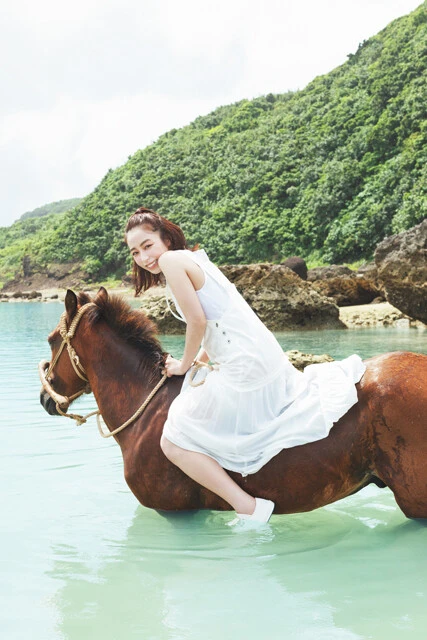 『週刊プレイボーイ』のグラビアに登場した宇垣美里