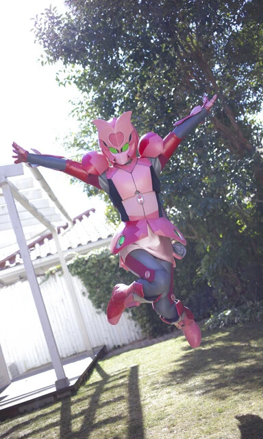 『機界戦隊ゼンカイジャー』マジーヌ写真集『ヒロインの証明』　（Ｃ）桑島智輝／集英社