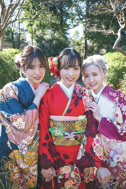 『週刊プレイボーイ』のグラビアに登場したAKB48の(左から)下尾みう、小栗有以、本田仁美