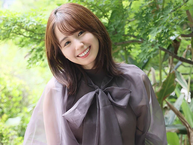 女優・小池里奈が語る初グラビアの記憶「白いレオタード水着は敵でした!」【初グラビア物語】