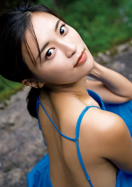 ラスト写真集『瑠璃』（撮影／唐木貴央）より