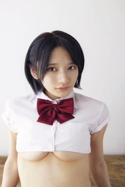 『週刊プレイボーイ』に水着グラビアで登場した尊みを感じて桜井