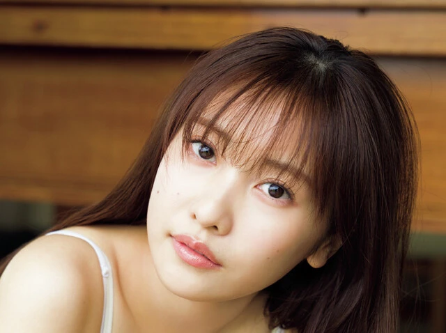 佐野ひなこがデビュー１０周年を迎えてさらなる進化と変化を「日々の美容ケアなど、昔よりも丁寧な暮らしをするようになりました」