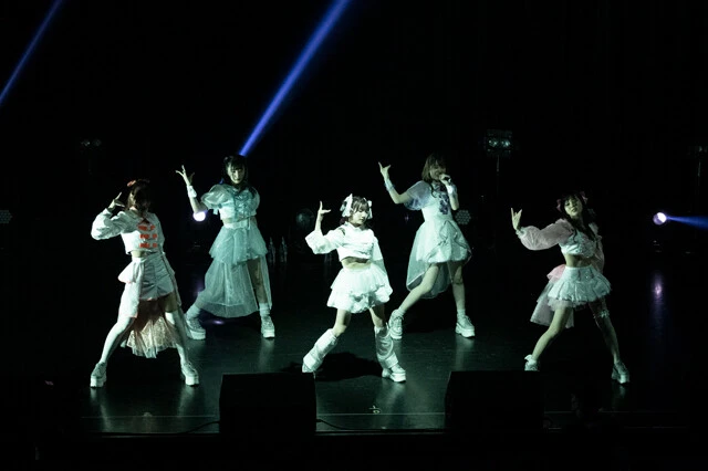 初ステージに立った新生アイドル「パラレルサイダー」