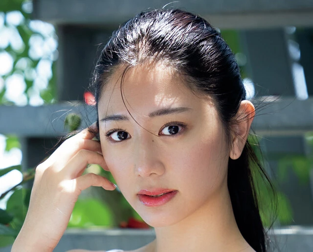 173㎝の9頭身。ミス・アース・ジャパンの斎藤恭代「『ジャパンは礼儀がいいね』ってホメられました」