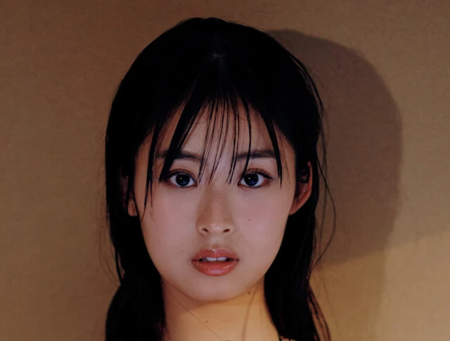 井本彩花の写真集が発売中「高校３年生の私がギュッと凝縮されてます」