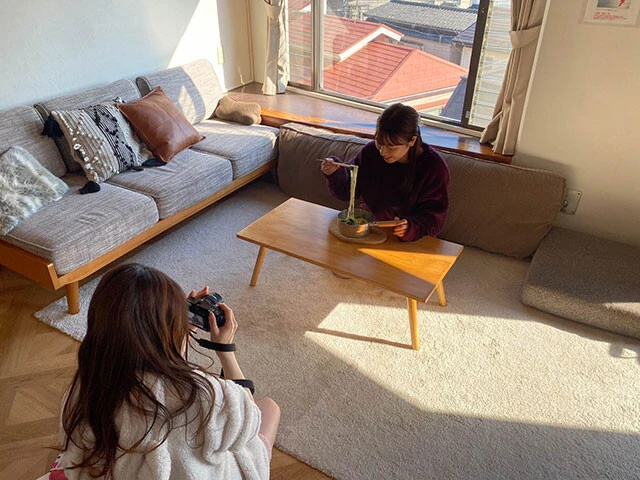 人気声優・千春さんと直田姫奈さん