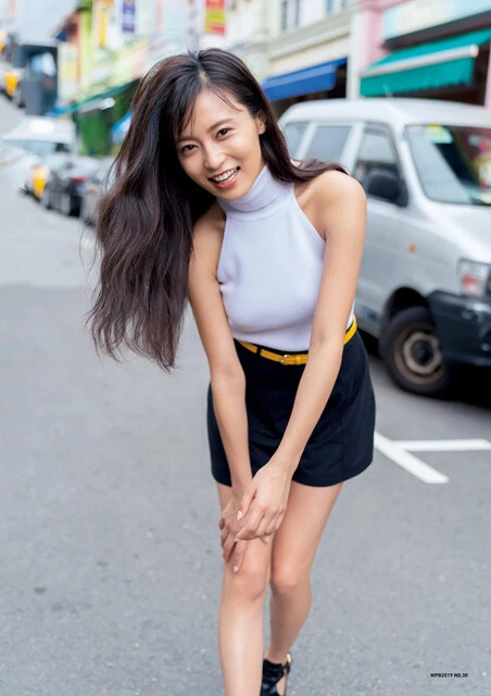 写真集『瑠璃』別冊『小島瑠璃子グラビア傑作選　RURIKO KOJIMA GRAVURE HISTORY 2012→2022』／2019年7月13日発売『週刊プレイボーイ30号』（撮影／唐木貴央）より