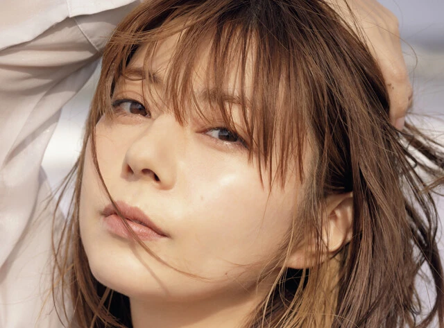 「仮面ライダー」シリーズで２度もヒロインを演じた女優・芳賀優里亜が雑誌の撮り下ろしグラビアに初挑戦！