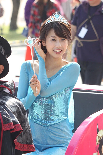 写真は元フジテレビの加藤綾子アナ。1985年4月23日生まれ、埼玉県出身。国立音楽大学卒業後、2008年にフジテレビに入社。在局中は「カトパン」のニックネームで人気を博した