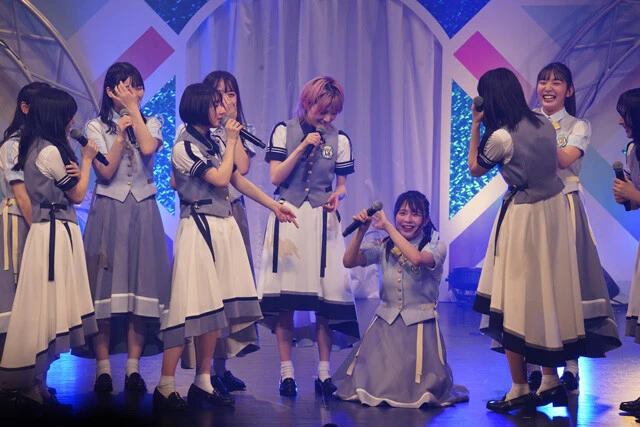 ラストの挨拶でタイミングを間違ってしまい、あやまる工藤理子