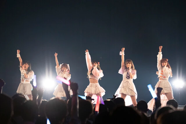 顔も名前も隠し続けてきた新生アイドル「パラレルサイダー」。そのメンバーとお披露目ライブを最速紹介！