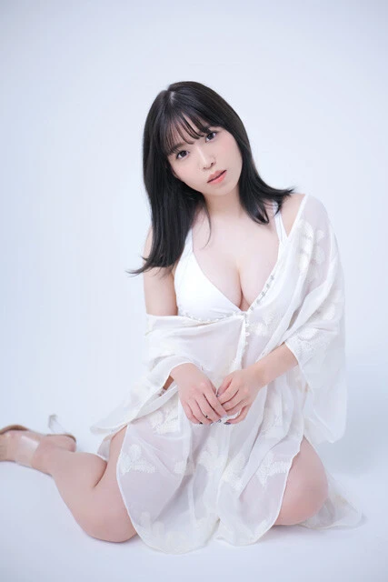 話題のアニソンを歌う注目のシンガー・亜咲花が自身のデジタル写真集を語る「もっとおしとやかさが欲しいです（笑）」