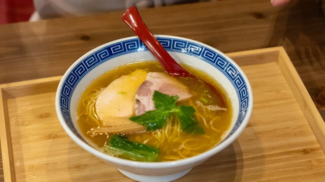 金の鶏そば塩(770円・税込)