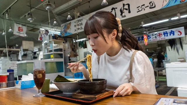 アイドル・岸みゆ（＃ババババンビ）が具だくさん魚介つけ麺をすする【動画あり】