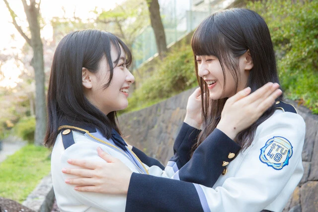 石田が先輩ではあるが、同級生のようなふたり