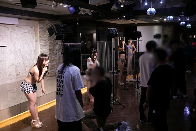 撮影会&チェキ会は大盛況! 予定終了時間を大幅に過ぎるほどの盛り上がりを見せた