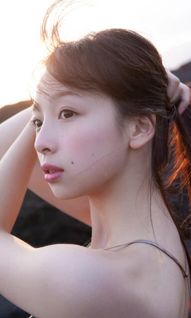 デジタル写真集『暴風亜熱帯。』(撮影/ 桑島智輝)より。本人曰く「ホクロを好きになった一枚」