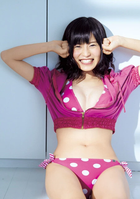 写真集『瑠璃』別冊『小島瑠璃子グラビア傑作選　RURIKO KOJIMA GRAVURE HISTORY 2012→2022』／2012年6月11日発売『週刊プレイボーイ26号』（撮影／長野博文）より