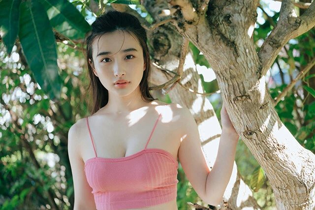 安倍乙１ｓｔ写真集『吐息の温度』より