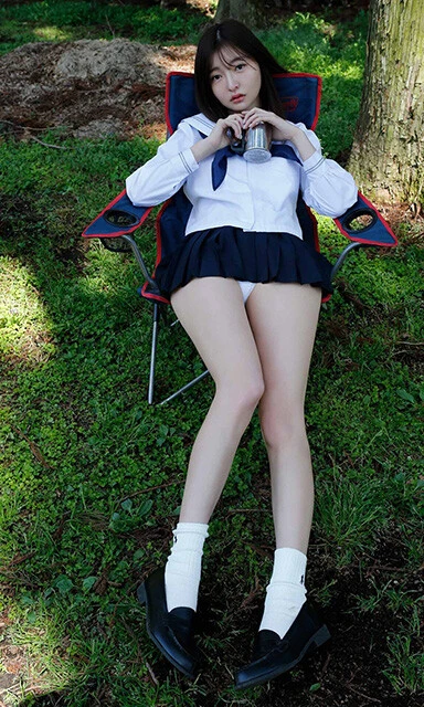 橋本萌花デジタル写真集『社長令嬢のフェロモンキャンプ』(撮影/小塚毅之)より