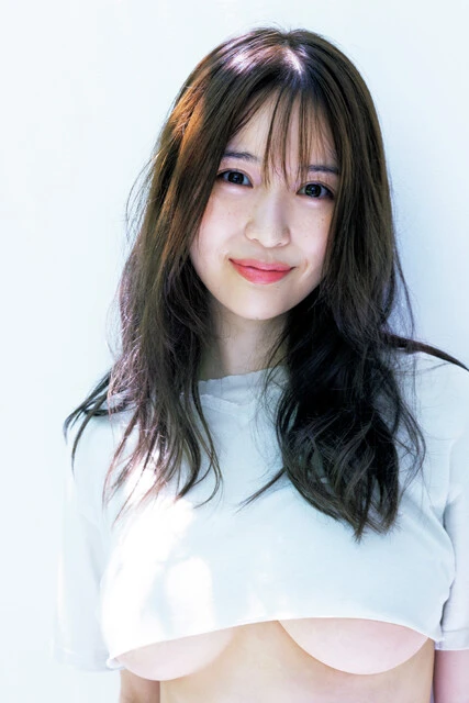 『週刊プレイボーイ』に水着グラビアで登場した宮瀬なこ