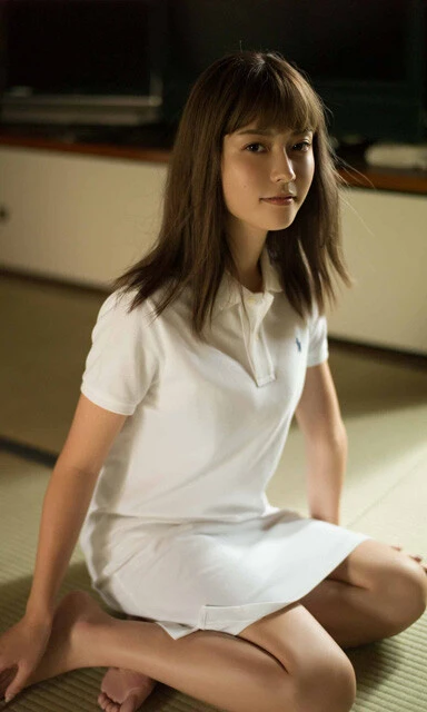 デジタル写真集『NINETEEN BLUE』（撮影／細居幸次郎）より