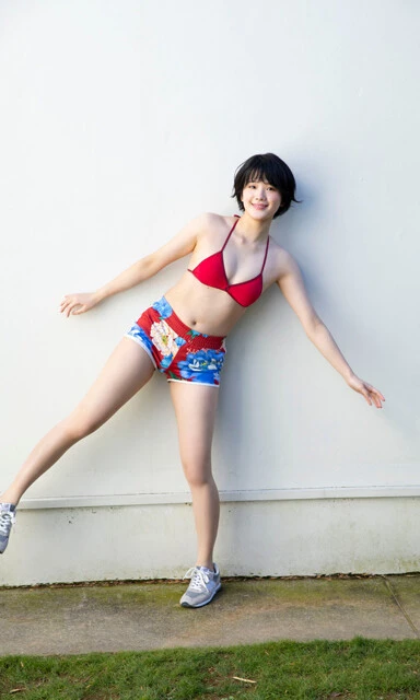 【デジタル限定】愛菜写真集『透明な棘』　（Ｃ）丸谷嘉長／集英社