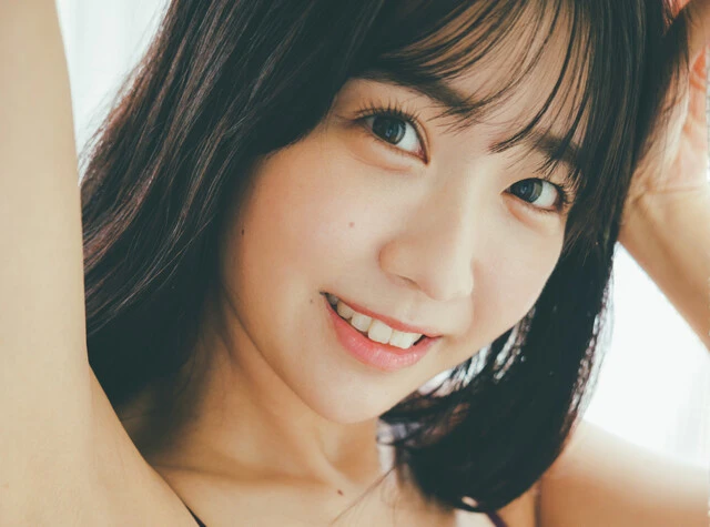 アイドルグループ「＃２ｉ２」紫色担当の天羽希純「大好きなプール撮影。運動はダメだけど、水泳だけは得意なんです」