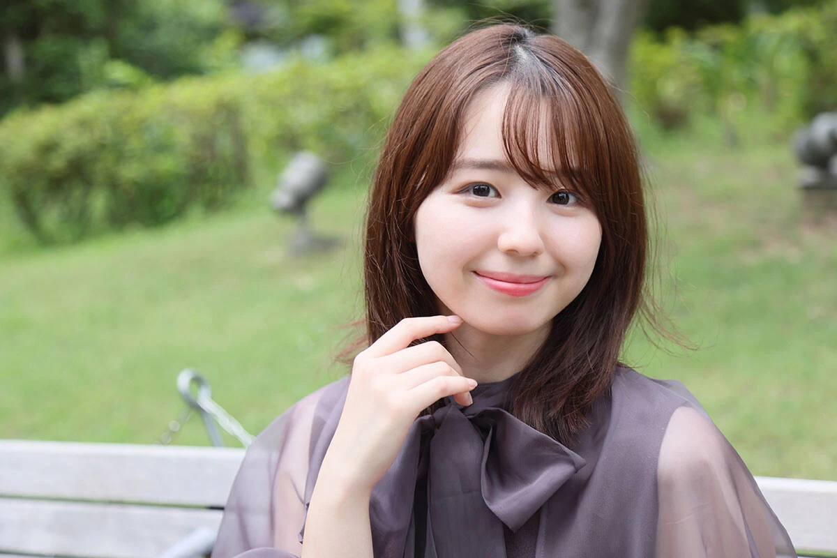 女優・小池里奈が語る初グラビアの記憶「お互い楽しみながら、自然な姿を撮ってもらうのが好きだったんです」【初グラビア物語】