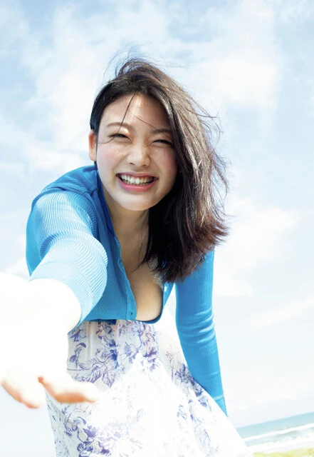 『週刊プレイボーイ』に水着グラビアで登場した風吹ケイ