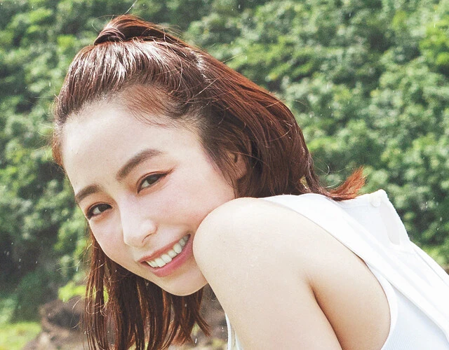 宇垣美里が最新フォトエッセイを発売!「激動の3年間。それでも続いていく日々をギュッとまとめました」