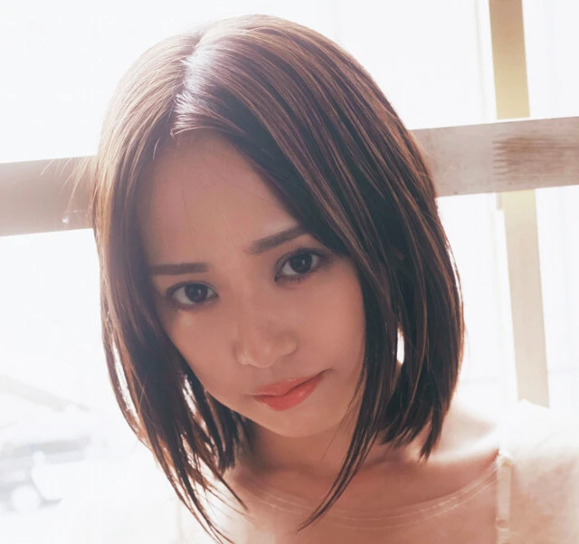 『仮面ライダーウィザード』のヒロイン・奥仲麻琴が、11年の時を経て週プレのグラビアに登場!