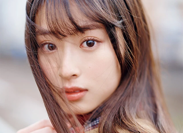 待望のファースト写真集『アオハル。』が発売の井本彩花「『。』にこだわらせてもらいました」