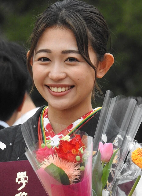 写真はフジテレビに入社した松崎涼佳アナ。１９９９年７月４日生まれ、神奈川県出身。早稲田大学スポーツ科学部卒業。高校時代まで陸上競技の選手として活躍したが、ケガに泣いていたという