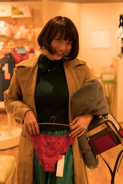 デジタル写真集『AGAIN a.k.aアイザワヒトミ』(撮影/栗山秀作)より