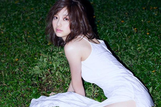 初登場から１４年。女優・逢沢りなが週プレで見せる不変の"フェアリー感"とは？【グラビア美女画報】