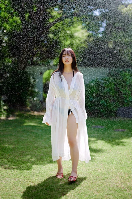 デジタル写真集『夏の魔法。』（撮影／熊谷貫）より